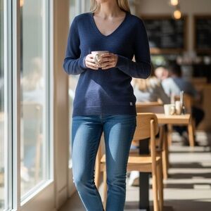 NWT Smartwool Navy Granite Falls Wool V-neck Sweater